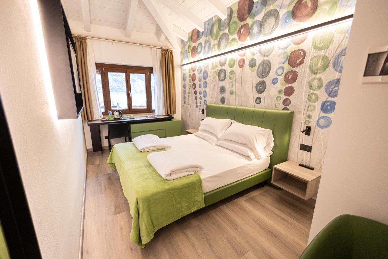 Hotel Lago Di Garda มัลเชซิเน ภายนอก รูปภาพ