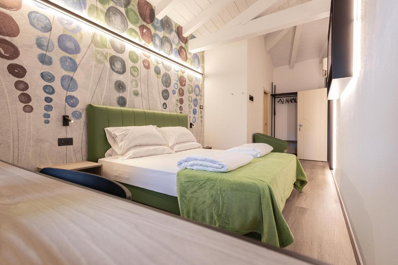 Hotel Lago Di Garda มัลเชซิเน ภายนอก รูปภาพ