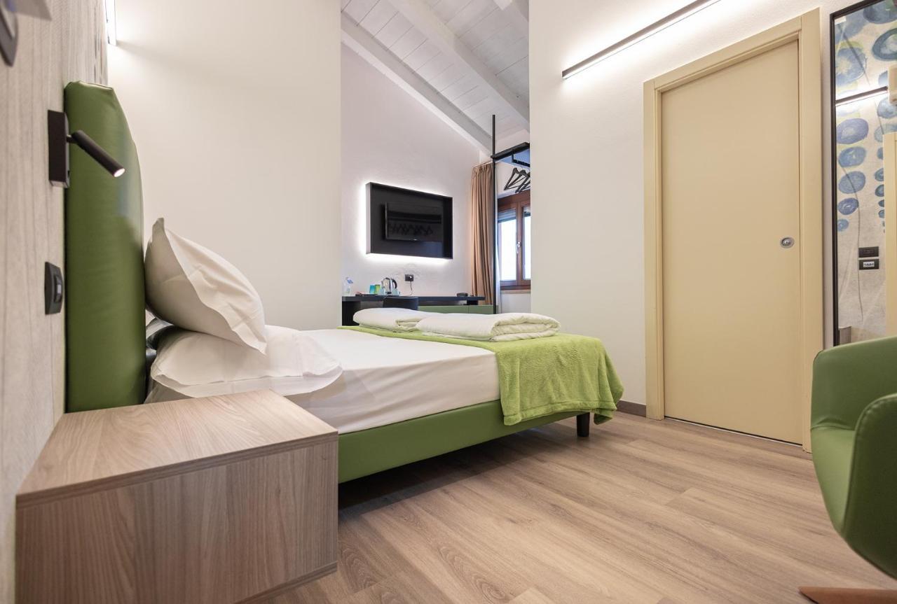 Hotel Lago Di Garda มัลเชซิเน ภายนอก รูปภาพ