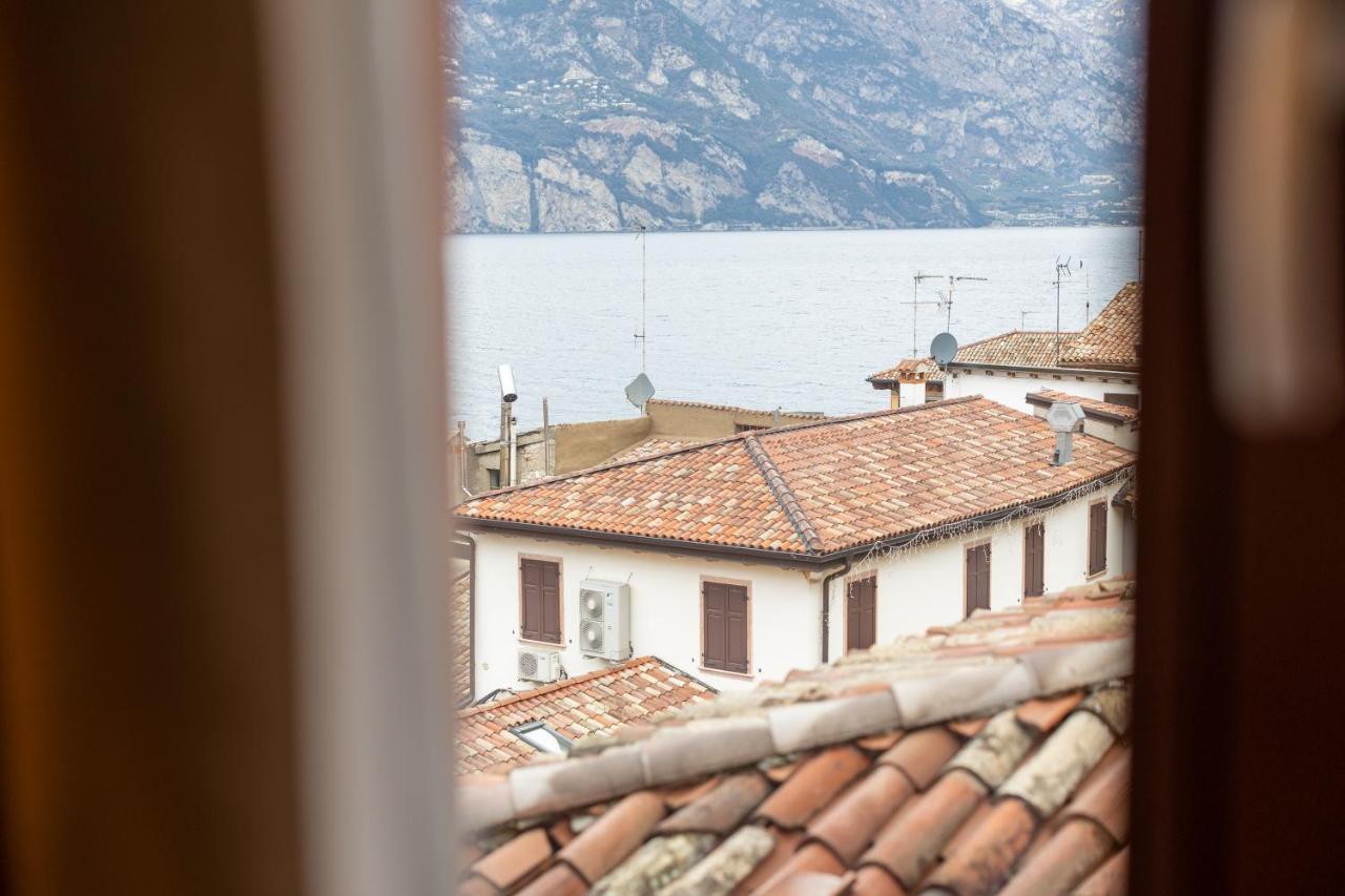 Hotel Lago Di Garda มัลเชซิเน ภายนอก รูปภาพ