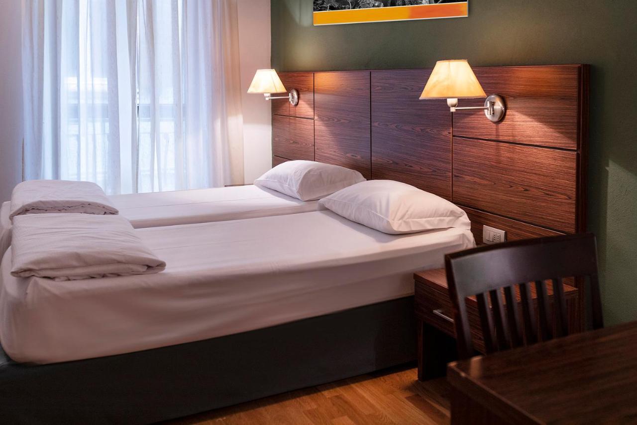 Hotel Lago Di Garda มัลเชซิเน ภายนอก รูปภาพ