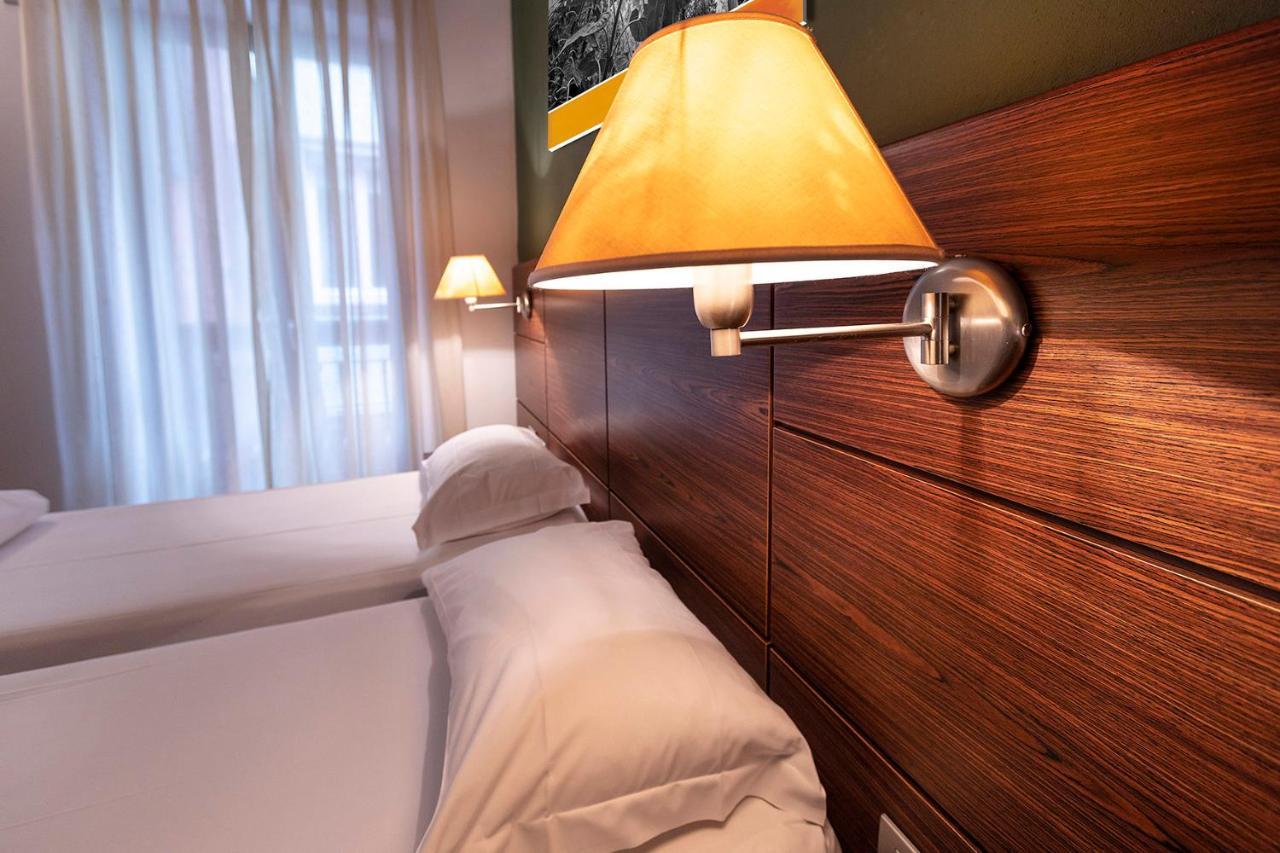 Hotel Lago Di Garda มัลเชซิเน ภายนอก รูปภาพ