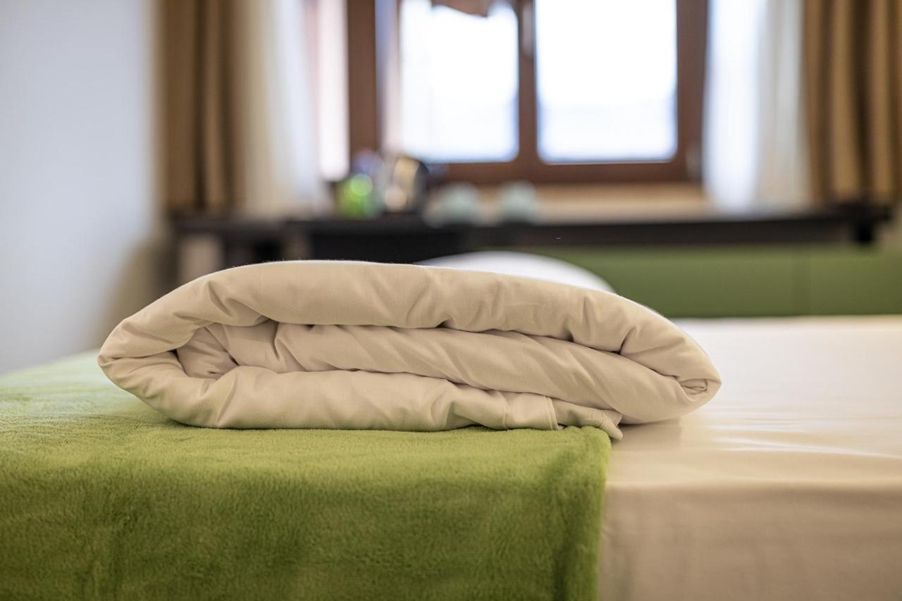 Hotel Lago Di Garda มัลเชซิเน ภายนอก รูปภาพ