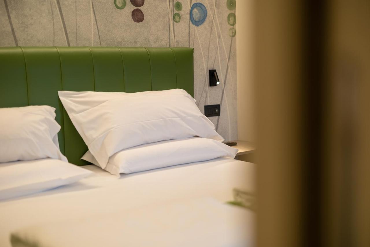 Hotel Lago Di Garda มัลเชซิเน ภายนอก รูปภาพ