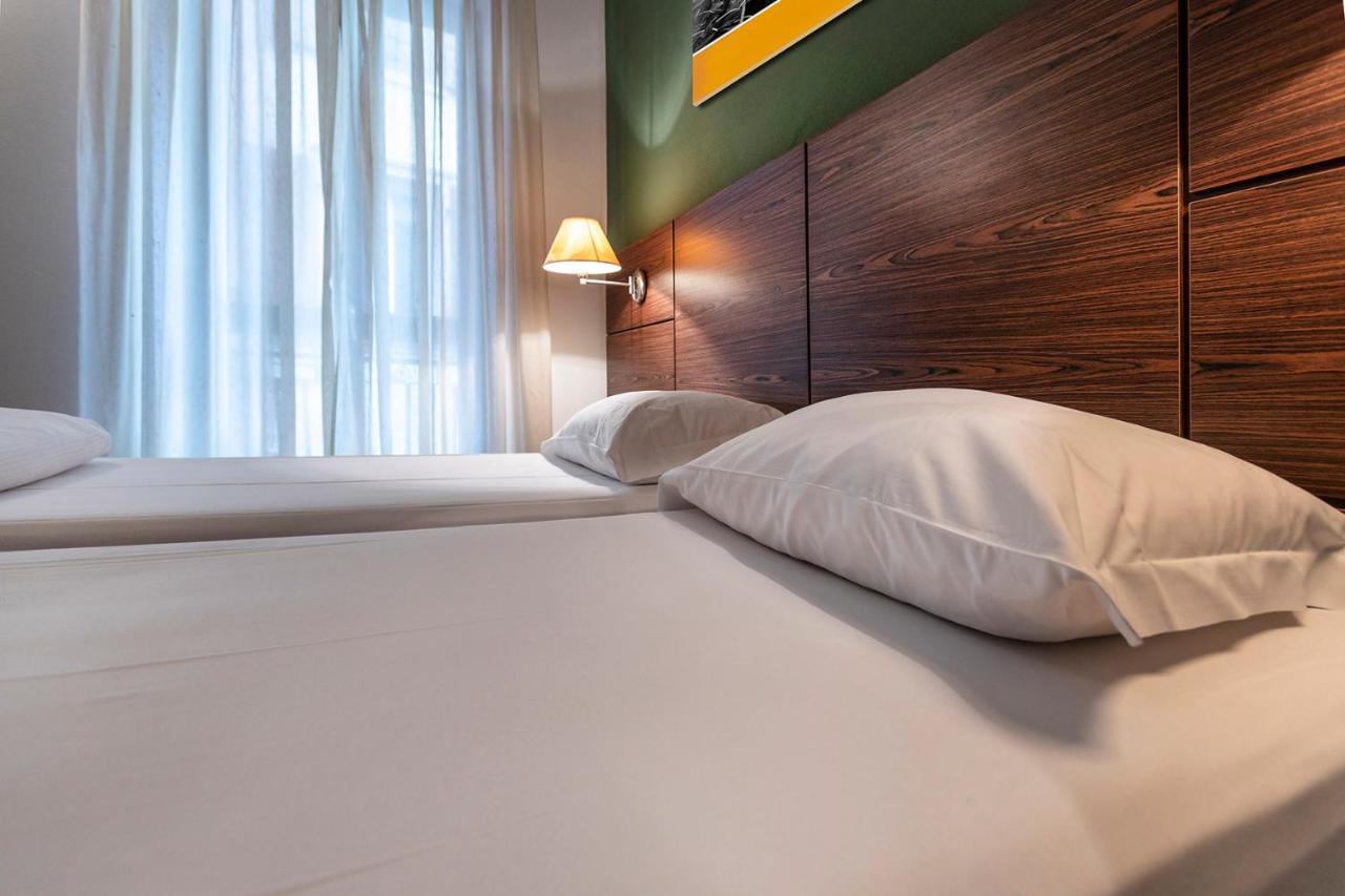 Hotel Lago Di Garda มัลเชซิเน ภายนอก รูปภาพ