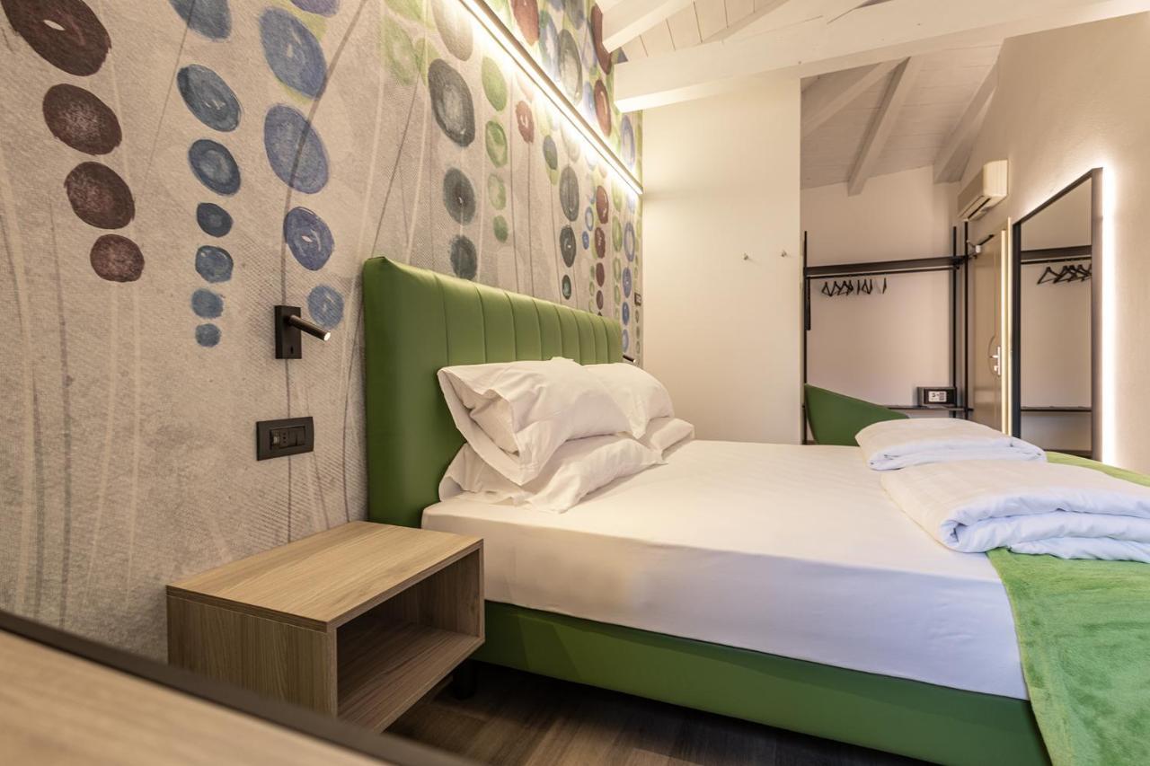 Hotel Lago Di Garda มัลเชซิเน ภายนอก รูปภาพ