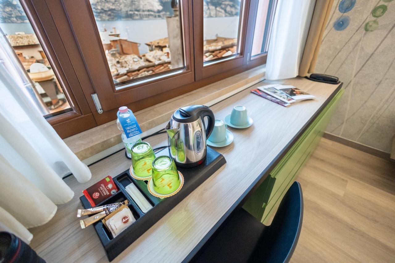 Hotel Lago Di Garda มัลเชซิเน ภายนอก รูปภาพ