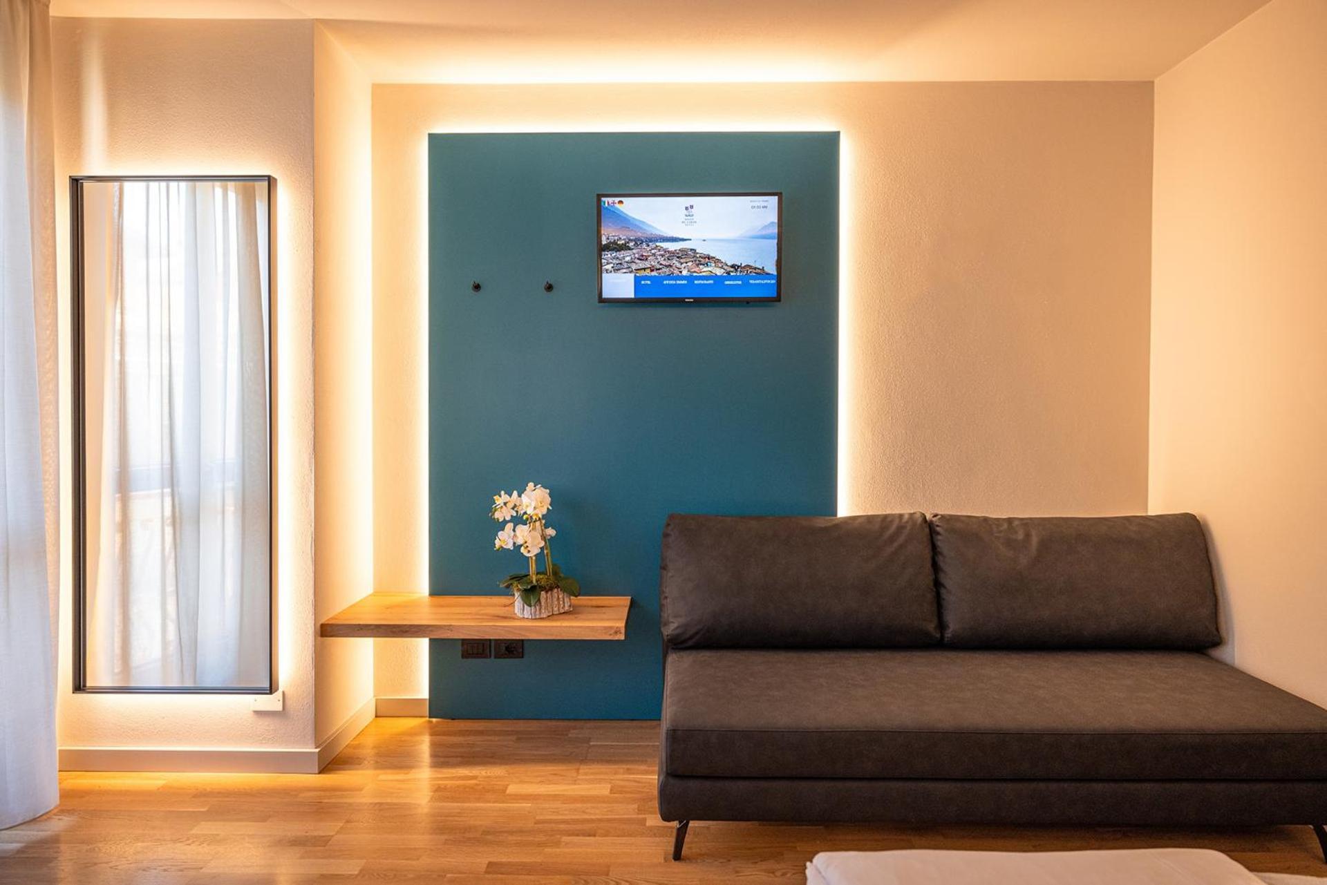 Hotel Lago Di Garda มัลเชซิเน ภายนอก รูปภาพ