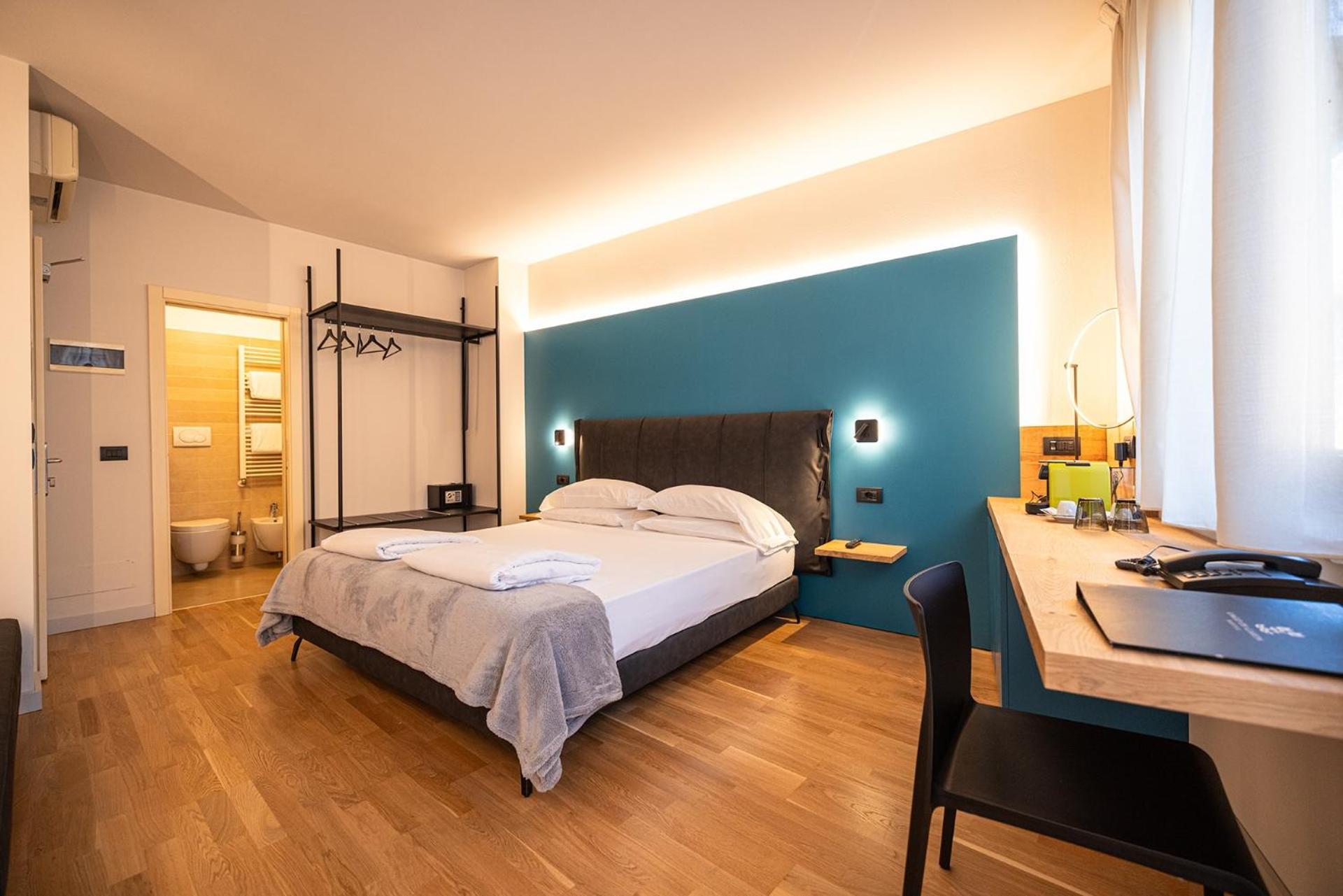 Hotel Lago Di Garda มัลเชซิเน ภายนอก รูปภาพ