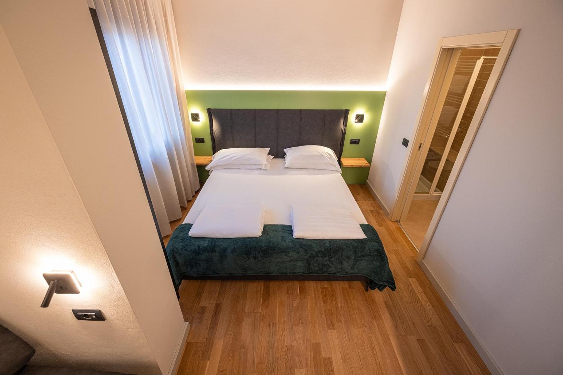 Hotel Lago Di Garda มัลเชซิเน ภายนอก รูปภาพ