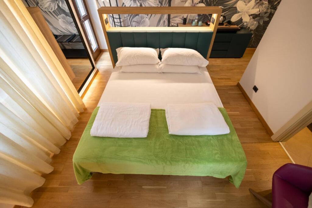 Hotel Lago Di Garda มัลเชซิเน ภายนอก รูปภาพ