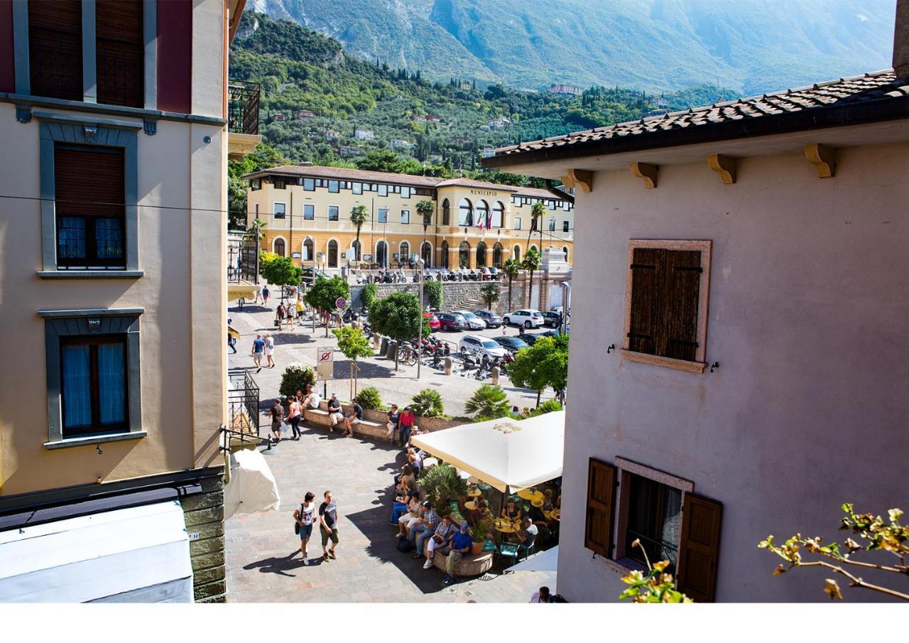 Hotel Lago Di Garda มัลเชซิเน ภายนอก รูปภาพ